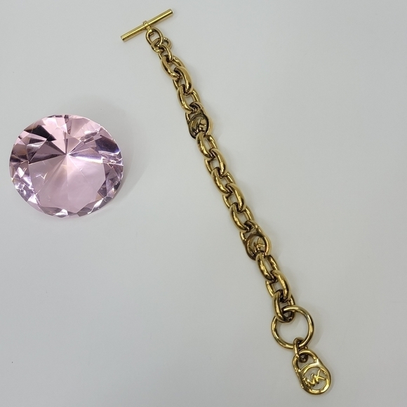 MICHAEL KORS WOMEN GOLD LOGO CHAIN BRACELET - Picture 3 of 4